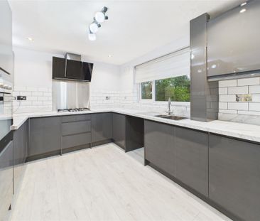 3 bedroom Semi-detached house to rent - Photo 6