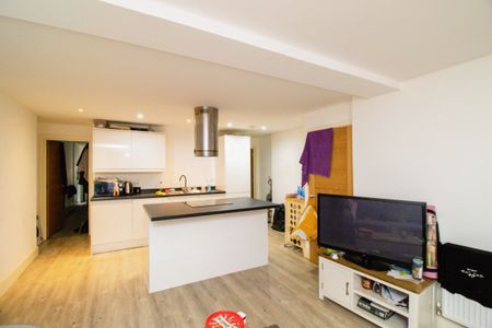 2 bedroom maisonette to rent East Street, Southend On Sea, SS2 - Photo 3