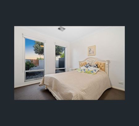 23 Beeston Way, West Lakes, SA 5021 - Photo 2