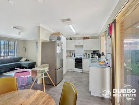 COZY THREE BEDROOM IN SOUTH - Photo 2