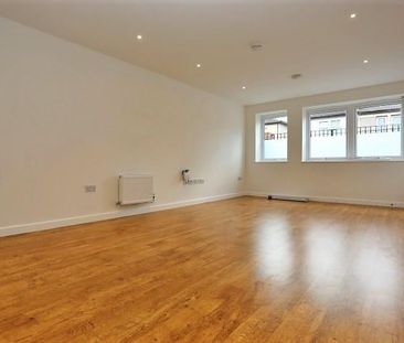 2 Bed Flat, High Road Leyton, E10 - Photo 1