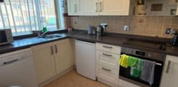 1 bedroom in a house share to rent - Photo 2