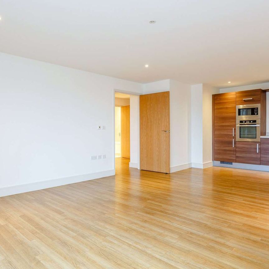 A modern two bedroom apartment with balcony - Photo 1