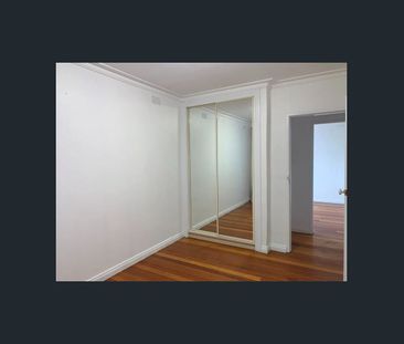 Just a stroll to Hadfield station!! - Photo 5