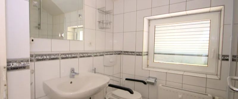 Schicke, helle Wohnung mit Südbalkon, Aufzug und Einbauküche - Foto 1