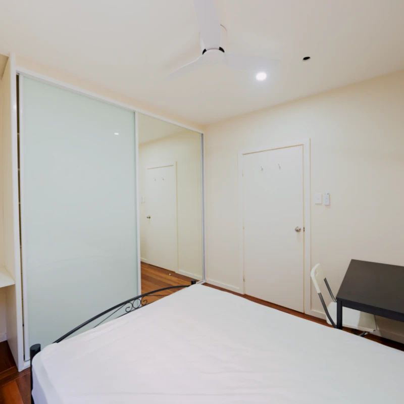 21 Harbourne Rd, Sydney - Photo 1