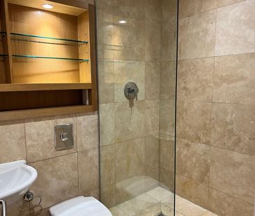 Newcastle upon Tyne - Photo 3