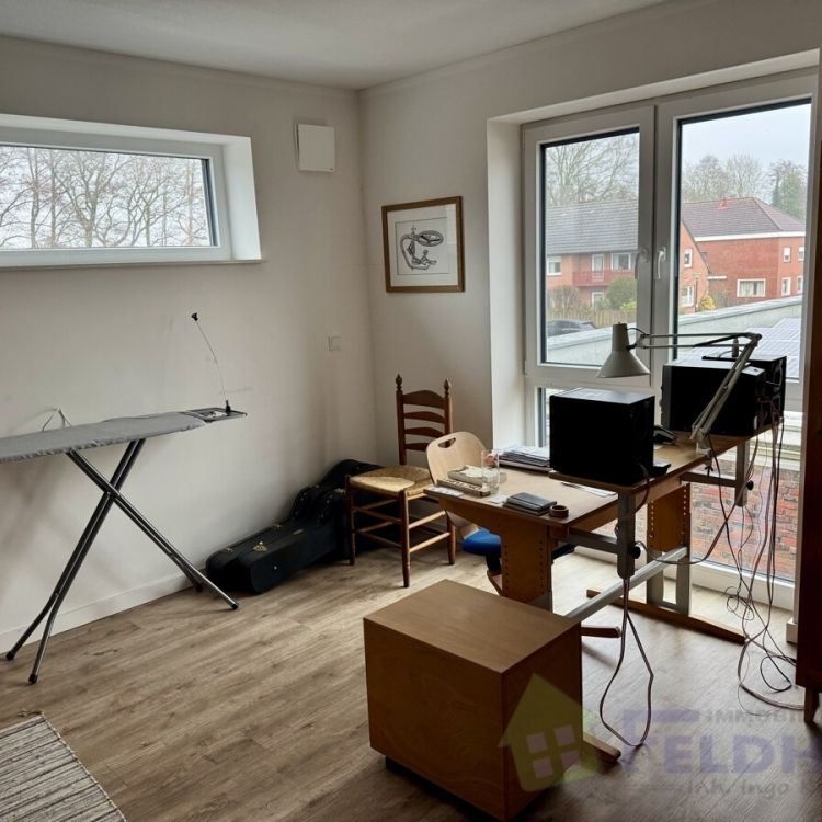 Aufgepasst! Stilvolle 2-Zimmer-Oberwohnung mit Dachterrasse in Leer-Loga - Photo 1