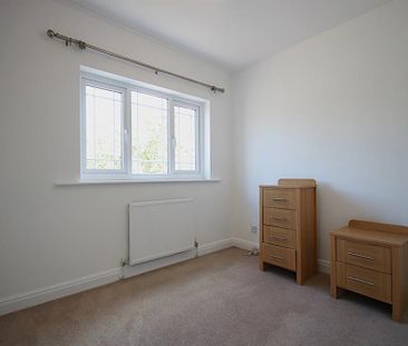 3 Bedroom Semi Detached To Let - Photo 4