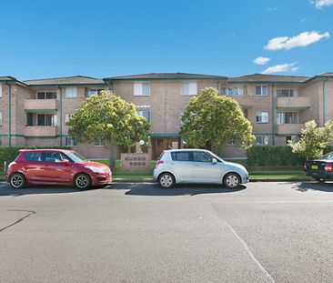 Nicely presented unit with contemporary finishes. - Photo 4