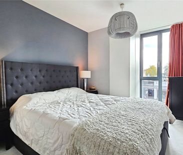 Fairfield Avenue, Staines-upon-Thames, Surrey, TW18 4JH - Photo 6