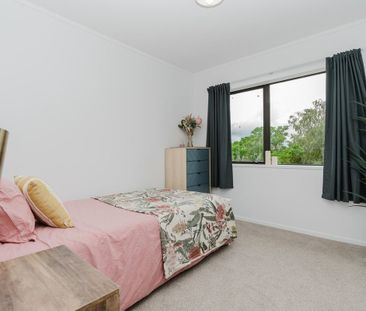 4 Bedroom Home with Double Garage & Sunroom in Glenview - Photo 6