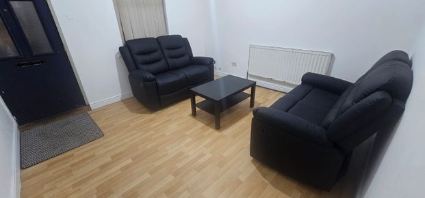 4 Bed - 73 Burly Lodge Terrace, Hyde Park, Leeds - LS6 1QD - Student - Photo 1