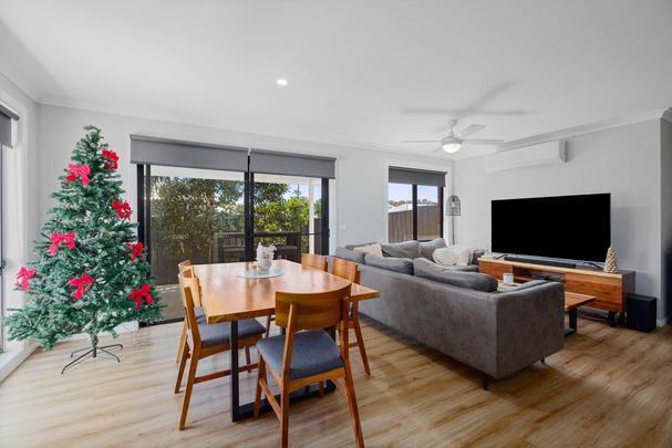 Modern Three -Bedroom, Three-bathroom Home In Sought-after Somerset Rise - Photo 1