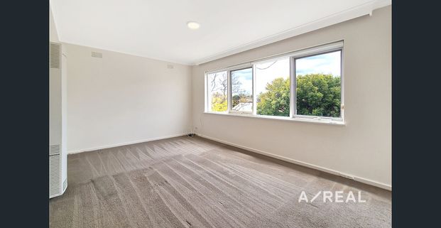 When location and comfort is important... - Photo 1