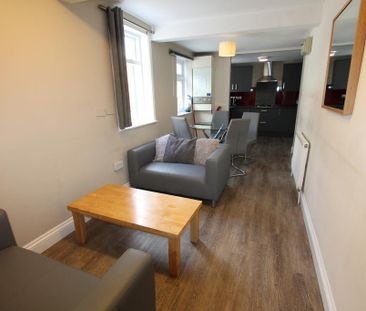 4 bedroom flat to rent - Photo 1