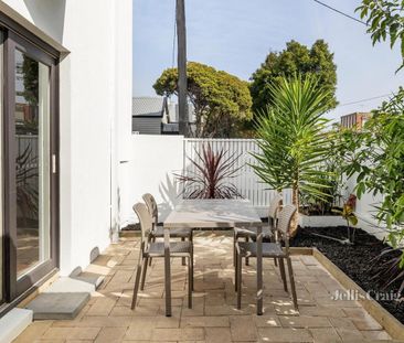 Stunning Two Bedroom Townhouse In Desirable Richmond Location - Photo 2