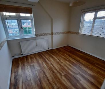 4 bedroom semi-detached house to rent - Photo 5