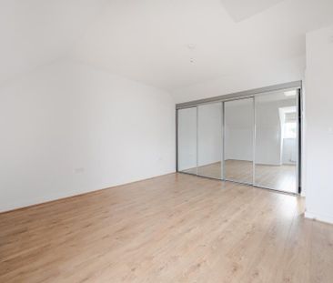 4 bedroom detached house to rent - Photo 3