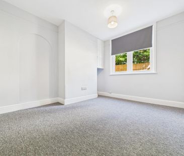 5 bedroom semi-detached house to rent - Photo 3