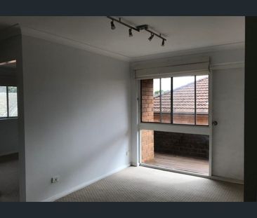 Well presented two bedroom unit, only metres walk to local shops & ... - Photo 4