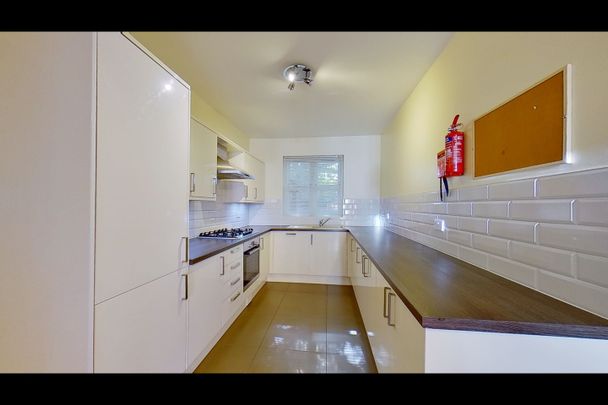 2 Bed End Terrace, Rothesay Avenue, NG7 - Photo 1