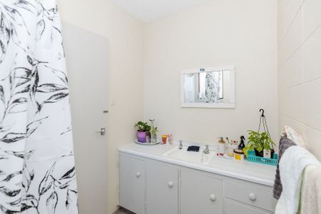 Newly Renovated Warm 1 Bedroom Apartment in CBD - Photo 4