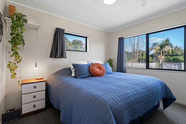 Welcome to this spacious and versatile 4-bedroom rental home. - Photo 1