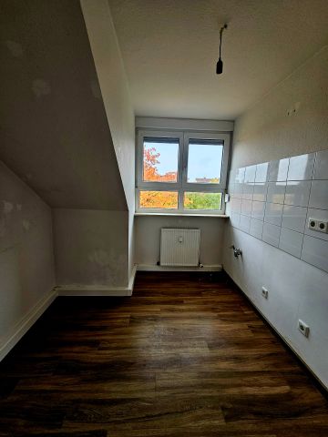 gemütliche Dachgeschoss-Wohnung in einer ruhiger Wohngegend - Photo 3