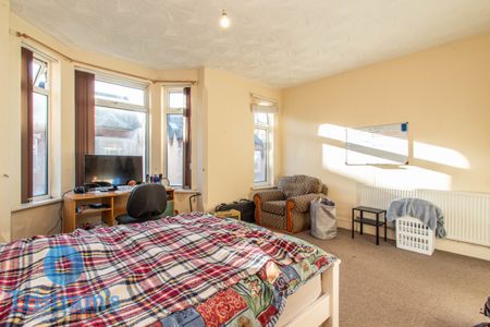 4 bed Semi-Detached House for Rent - Photo 4