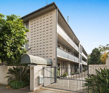 Light-Filled Elwood Studio in a Prime Location - Photo 1