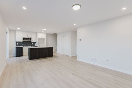 For Lease - 801 - Unit #15 Glenroy Gilbert Drive Unit# Unit #15, Barrhaven, Ontario - Photo 2