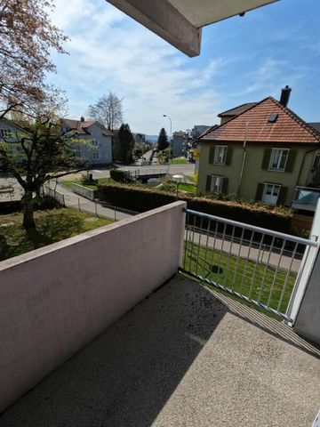 Deine neue Familiewohnung - mit Balkon, grosse Fenster, sonnig, Grillplatz, grosse Spielwiese! - Photo 3