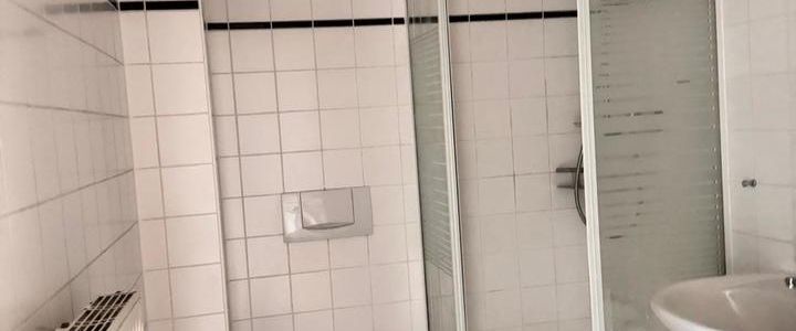 +++1 Monat Kaltmietfrei! RENOVIERTE DACHGESCHOSSWOHNUNG mit EINBAUKÜCHE+++ - Foto 1