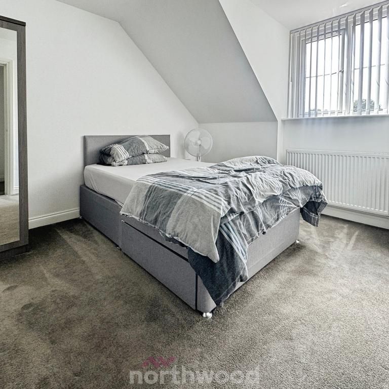 4 bedroom semi-detached house to rent - Photo 1