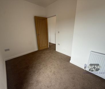 3 bedroom end of terrace house to rent - Photo 4