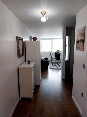 1 Bed Flat, Marco Island, NG1 - Photo 3
