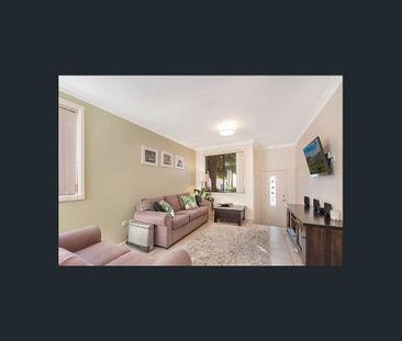 Executive 3 Bed 2 Bath 2 Car Townhouse - Photo 4