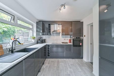 4 bedroom terraced house to rent - Photo 2