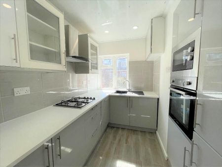 2 Bed Flat, North End Road, HA9 - Photo 3