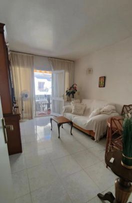 Alquiler de piso en Calle de la Luna - Photo 1