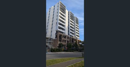 Stylish Apartment Living in Melrose Park with Entertainer's Balcony - Photo 2