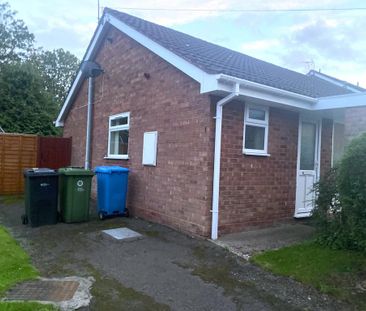 2 bedroom semi-detached bungalow to rent - Photo 4
