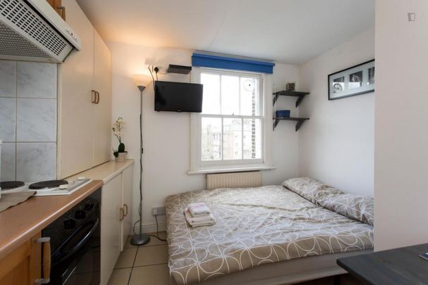 BILLS INCLUDED - Studio to rent in Earls Court, London SW5 - Photo 1