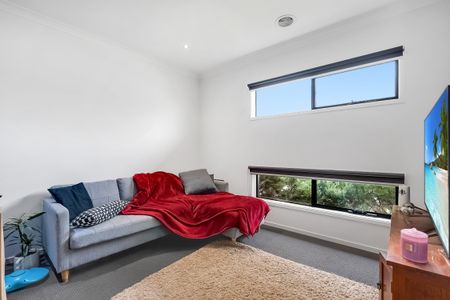 8 Egerton Street, Officer VIC 3809 - House For Rent | Domain - Photo 2
