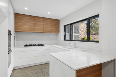 Beautifully Renovated Paddington Home - Photo 5