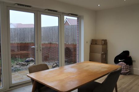3 bedroom detached house to rent - Photo 3