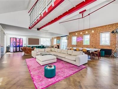 Battersea High Street, SW11 - Photo 2