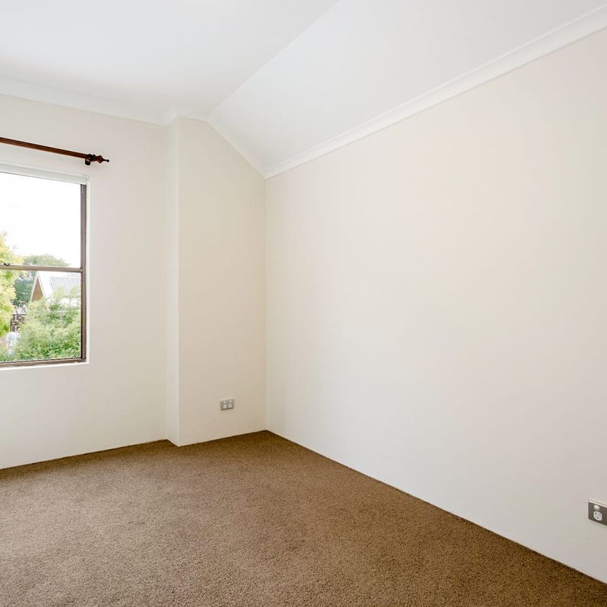 Beautifully Renovated Three Bedroom Townhouse - Photo 1