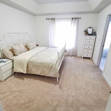 For Lease - 167 Harding Park Street, Newmarket, Ontario - Photo 2